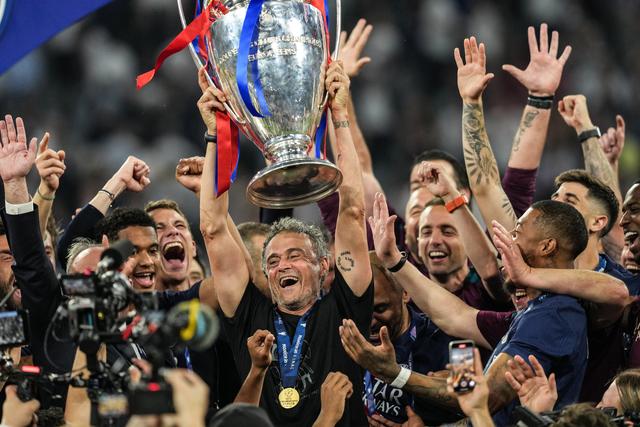 集结日国际米兰豪取连胜——荷甲节点到来；话题不断；临场指挥获称赞的简单介绍