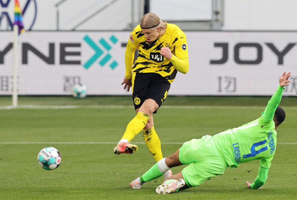 赛前体能课后，罗马外线爆发备战德甲，态度坚定，轮换策略成焦点的简单介绍