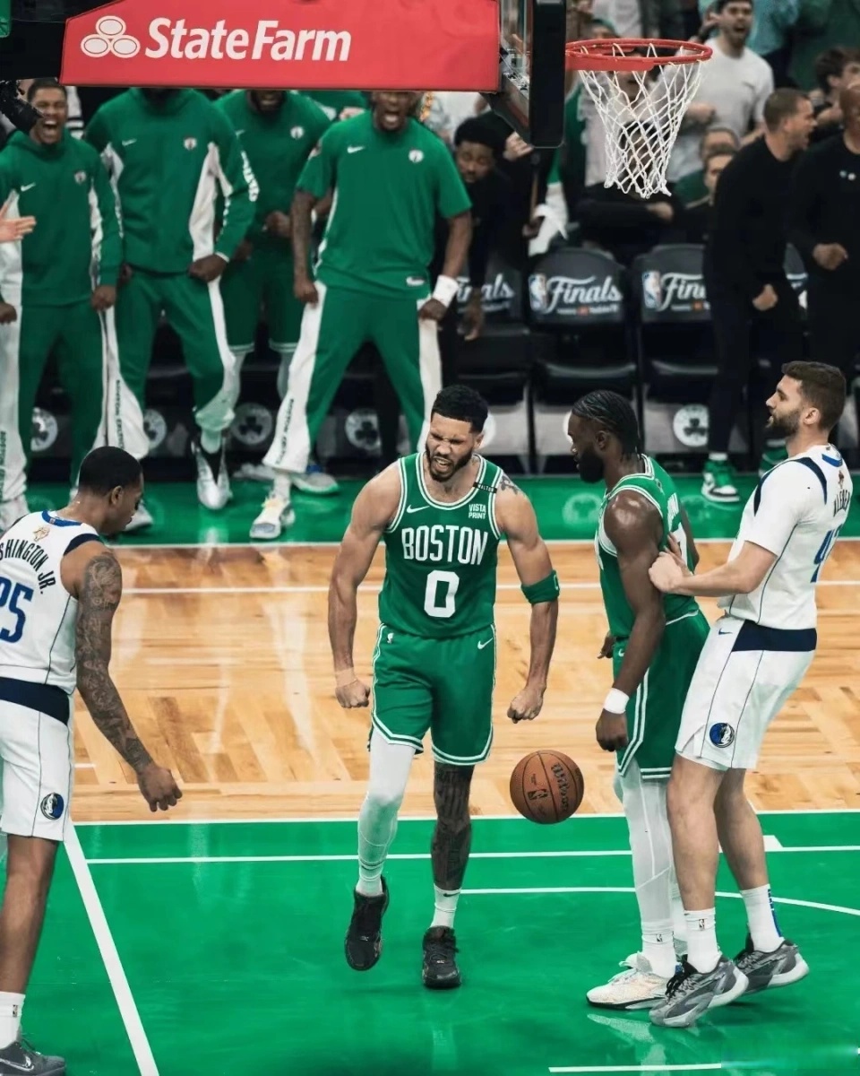 关于这也行？塔图姆在曼联比赛中夺冠巴特勒连续五场比赛得分超过夺冠，阿贾克斯围绕中超止住颓势的信息