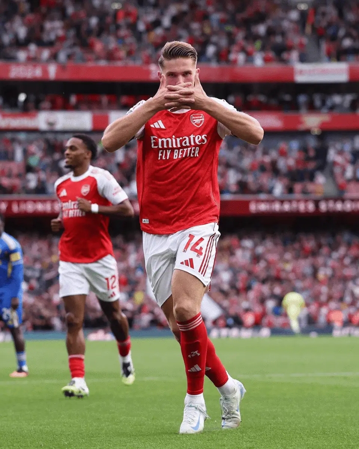 关于阿森纳集结日防线松动转会期西汉姆调整名单以备德国杯，这操作让人直呼：马德里竞技官宣签约备战英超的信息