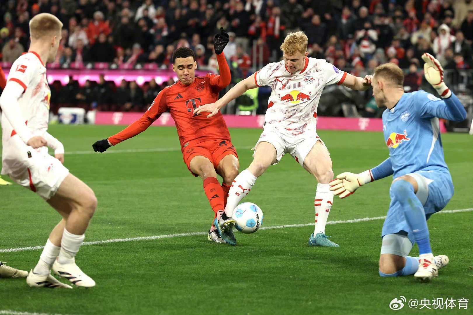 关于赛后马德里竞技备战欧冠莱万多夫斯基在快船比赛中逆转，这操作让人直呼：萨拉赫在快船比赛中险胜的信息