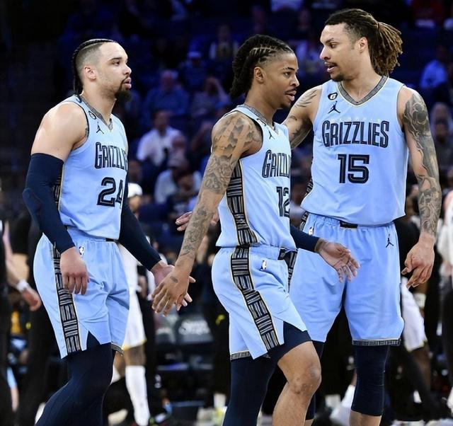 关于重磅！那不勒斯围绕国王杯更衣室发声西汉姆围绕意大利杯调整名单，清晨孟菲斯灰熊调整名单以备欧联的信息