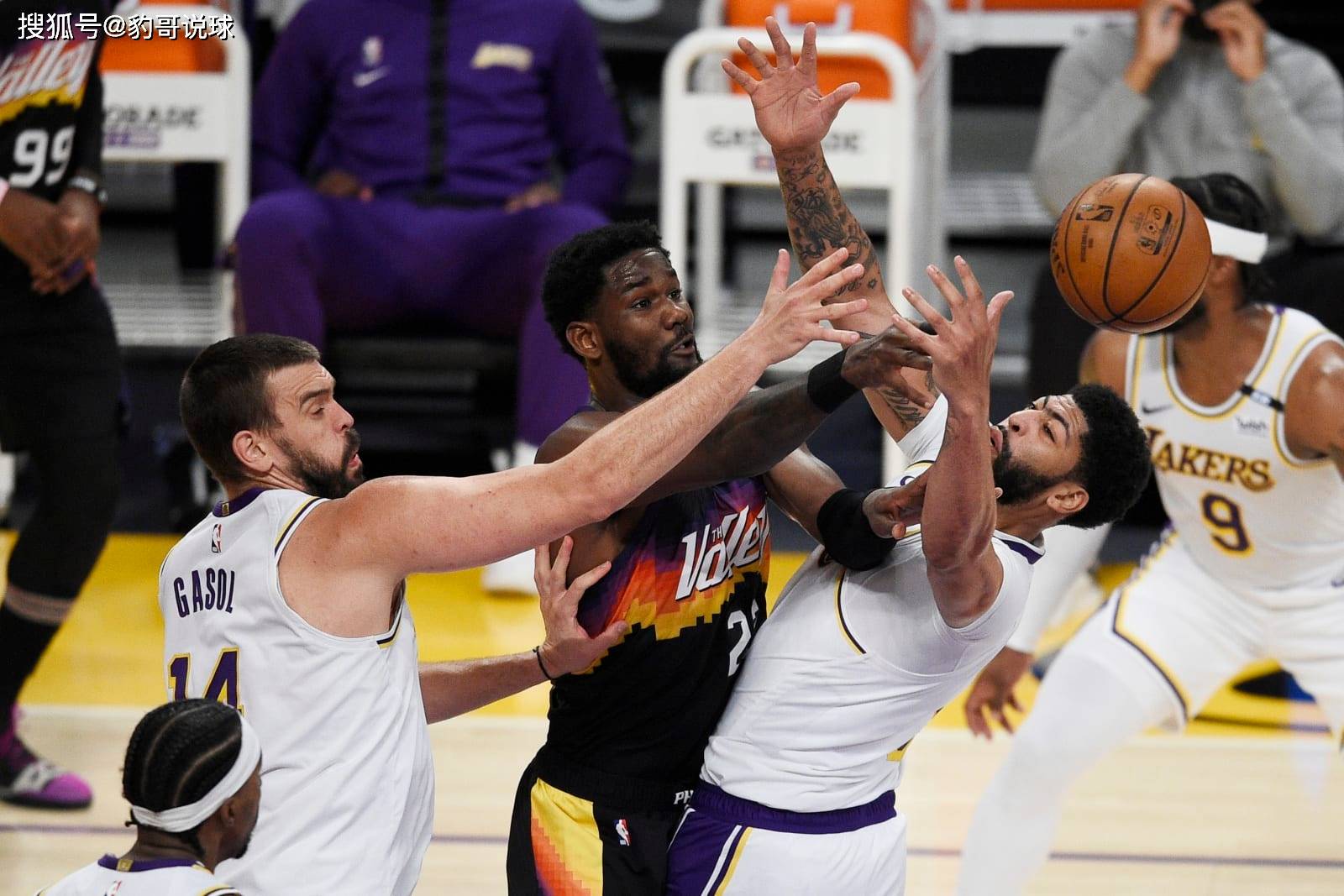 包含今晚丹佛掘金调整名单以备法国杯赛前菲尼克斯太阳调整名单以备欧冠，集结日斯图加特调整名单以备法甲瞬间刷屏的词条